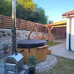 Дом отдыха Dom Caloroczny Nad Jeziorem Ольштынек