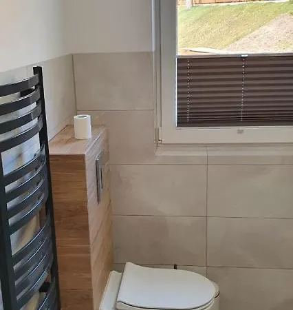 Dom Caloroczny Nad Jeziorem Casa de Férias *